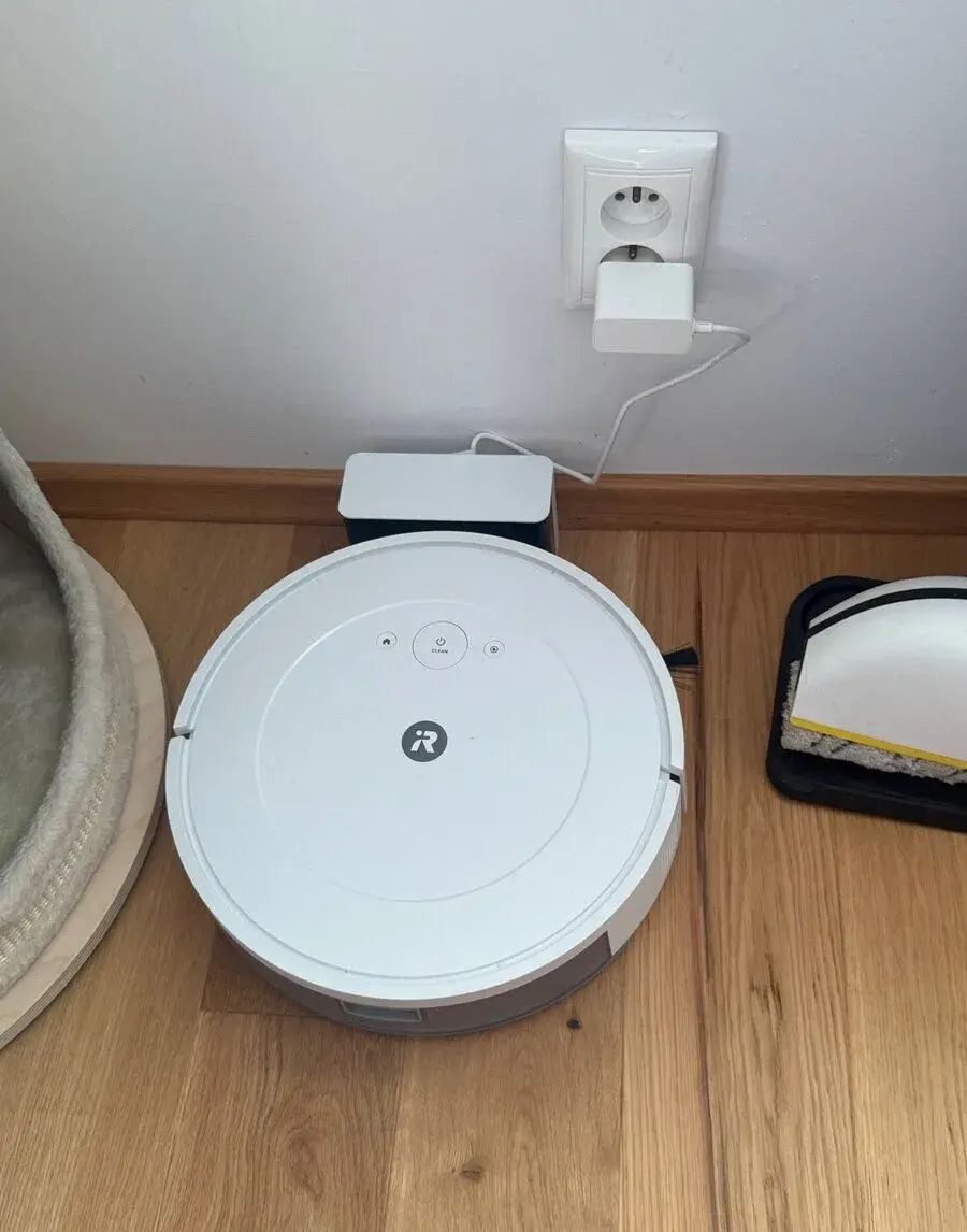 Robotický vysávač i robot roomba