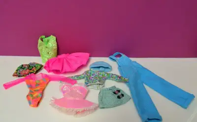 Retro šaty pre Barbie bábiky