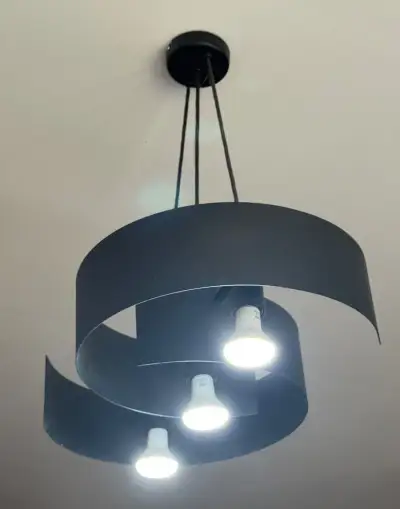Moderný čierny LED luster / svietidlo (3 žiarovky)