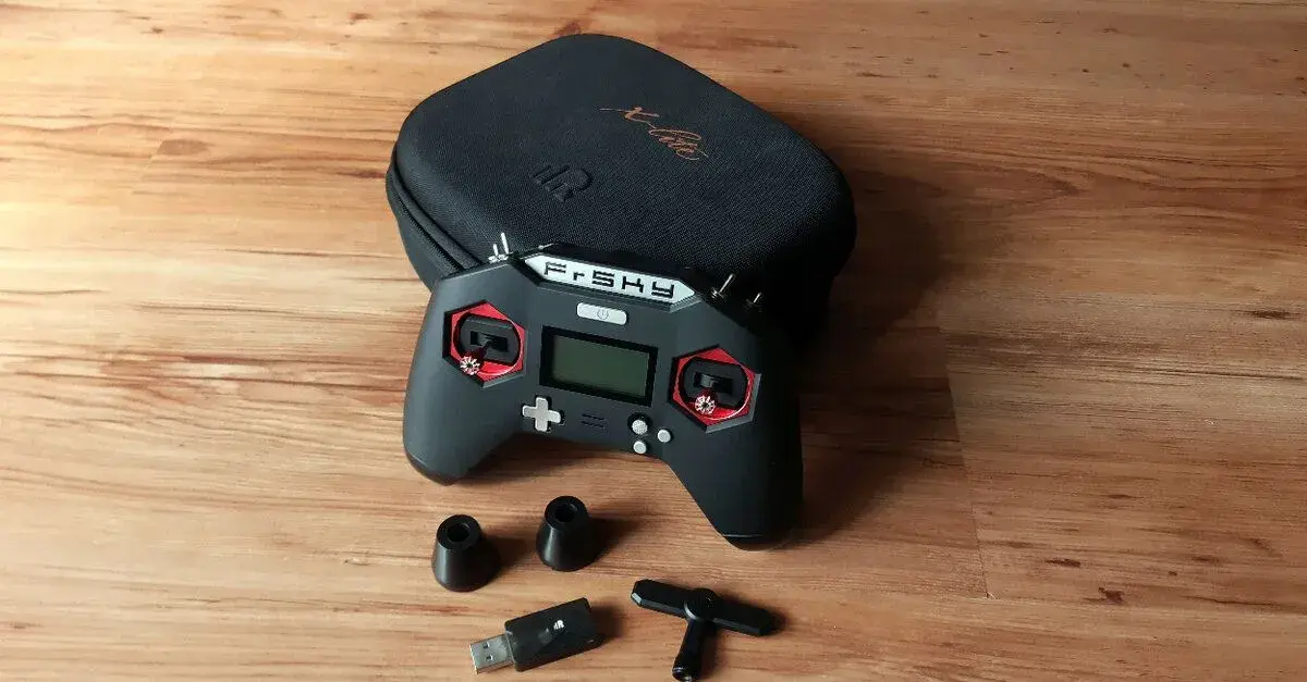 FrSky X-Lite S + FrSky XSR-SIM