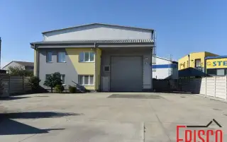 Skladovú halu s kanceláriami a žeriavom v Seredi