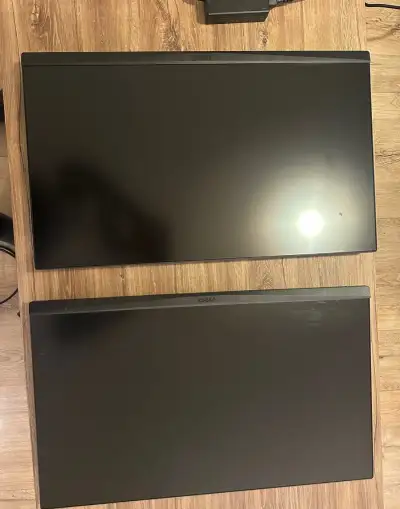 Dva monitory MSI MAG274QRF-QD
