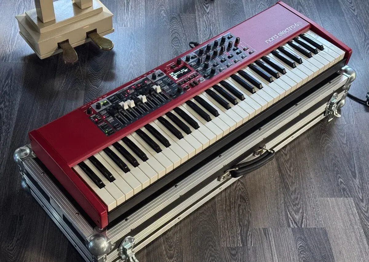 Nord Electro 6D 61 waterfall s puzdrom