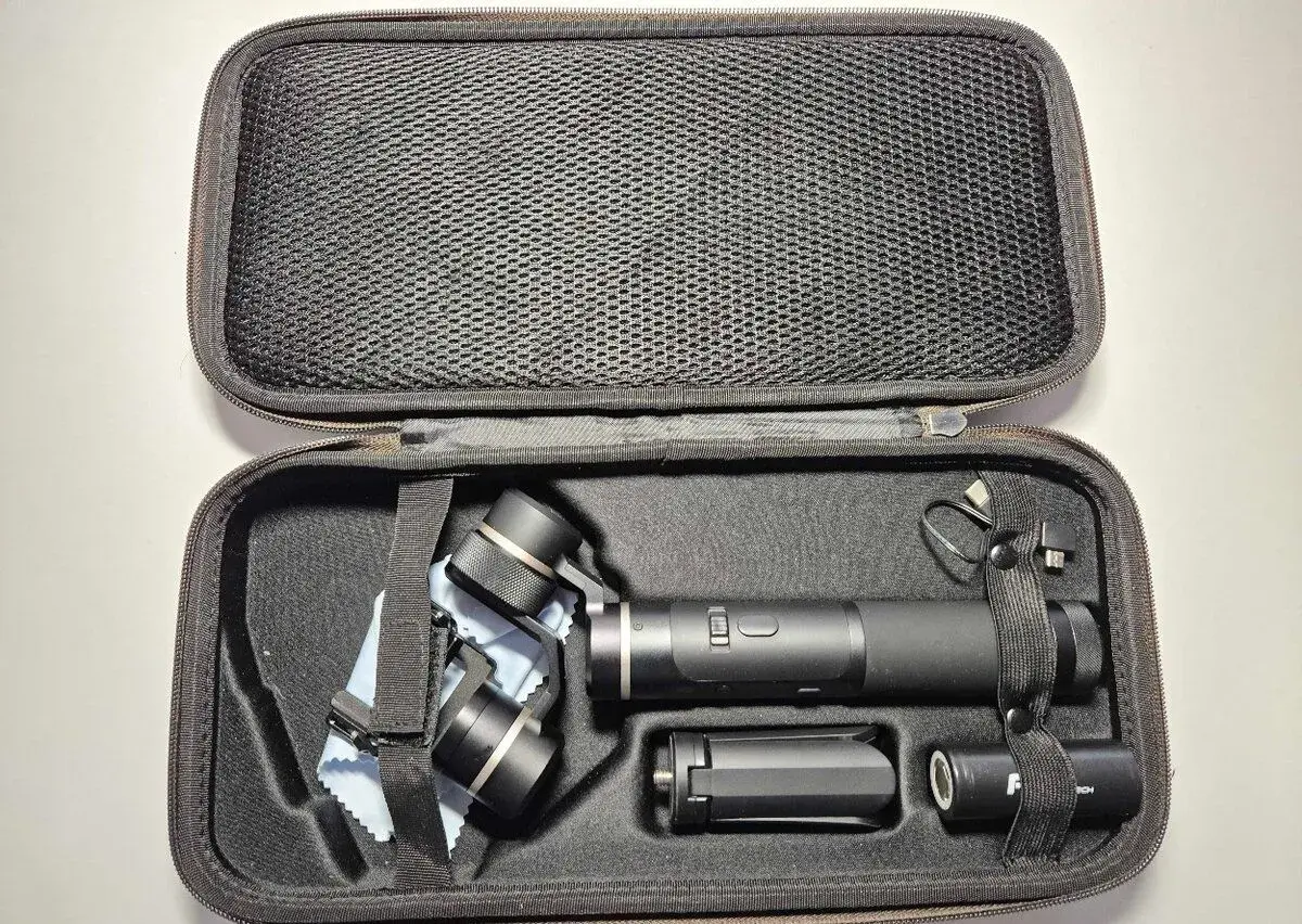 Gimbal FeiyuTech G6. Displej nefunguje. Cena 30 eur.