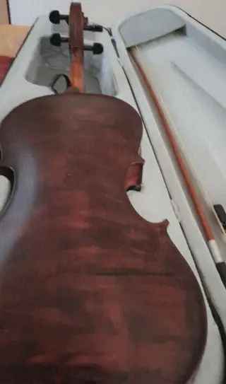 Skvelú neposkodenu violu s puzdrom slačikom