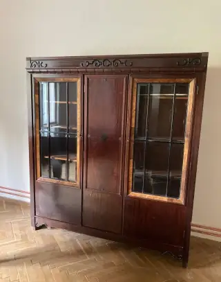 starožitná skriňa 20./30. roky