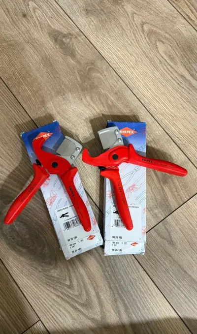Knipex nožnice na plastové rúry 9025185