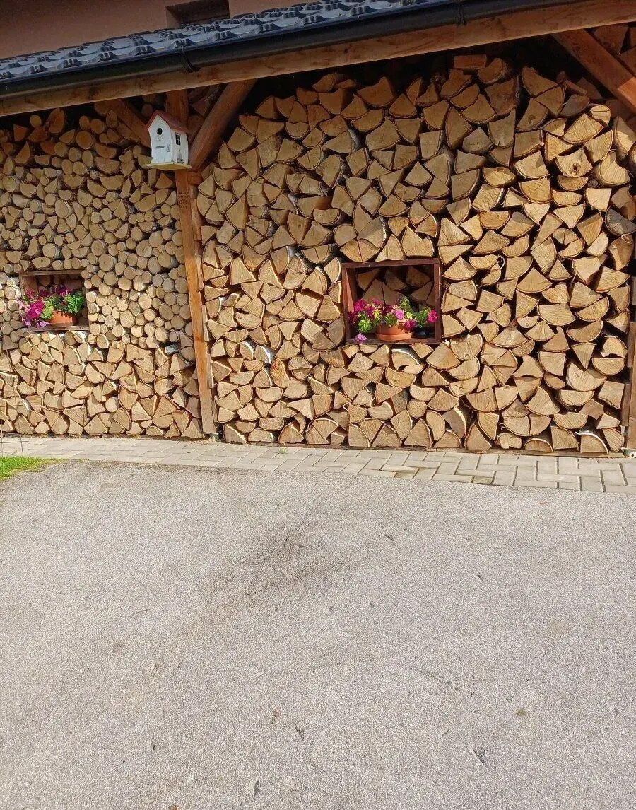 Štiepané palivové drevo breza