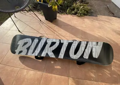 Snowboard Burton s Mission viazaním