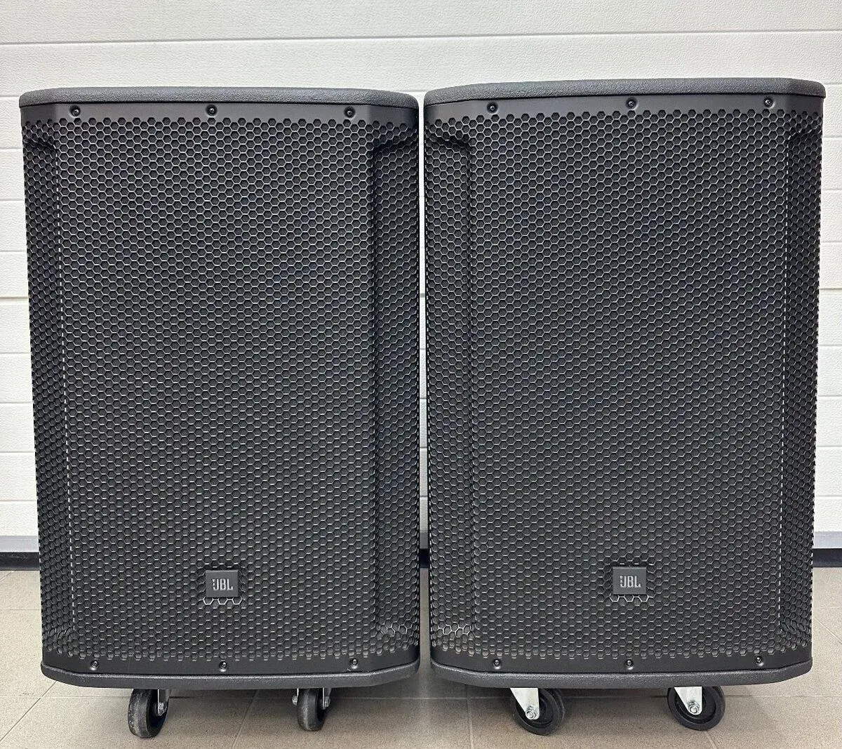 JBL SRX815P + stojany Gravity GSP4722B