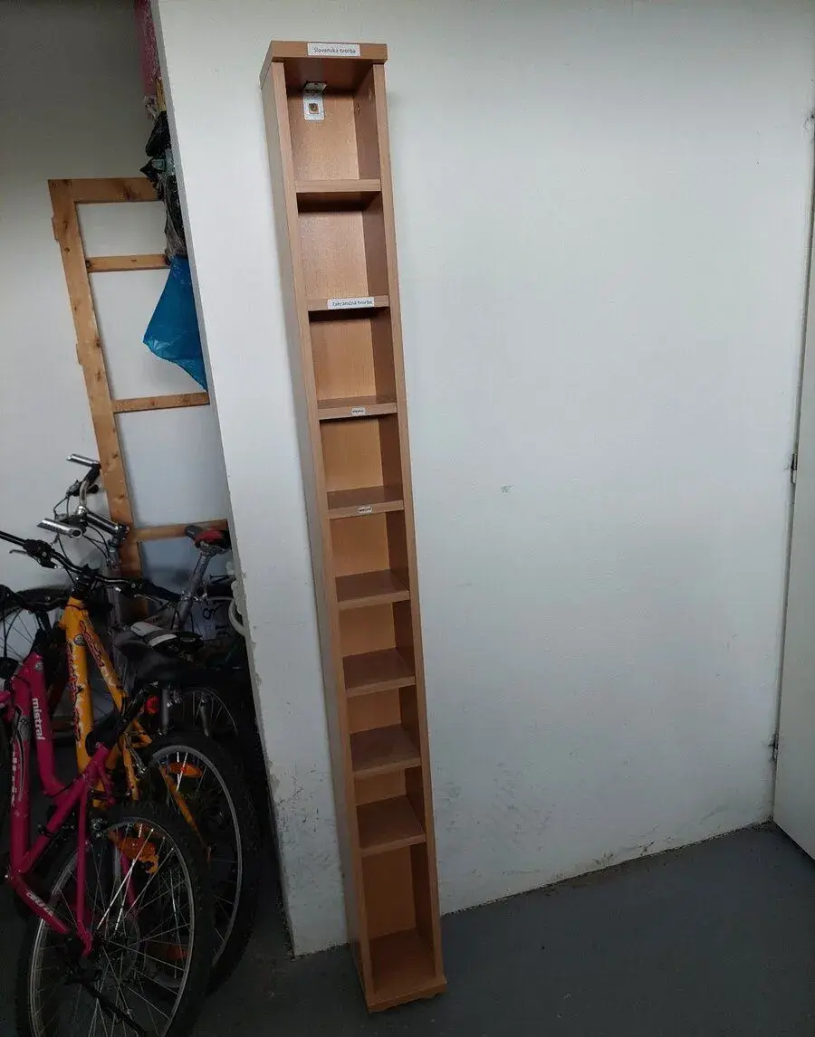 Darujem regál za kávu