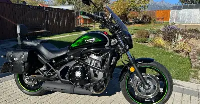 Kawasaki Vulcan S 650 s výfukovým systémom DELKEVIC 2-1 (USA