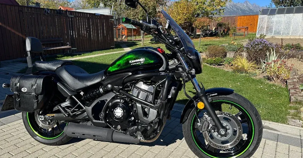 Kawasaki Vulcan S 650 s výfukovým systémom DELKEVIC 2-1 (USA