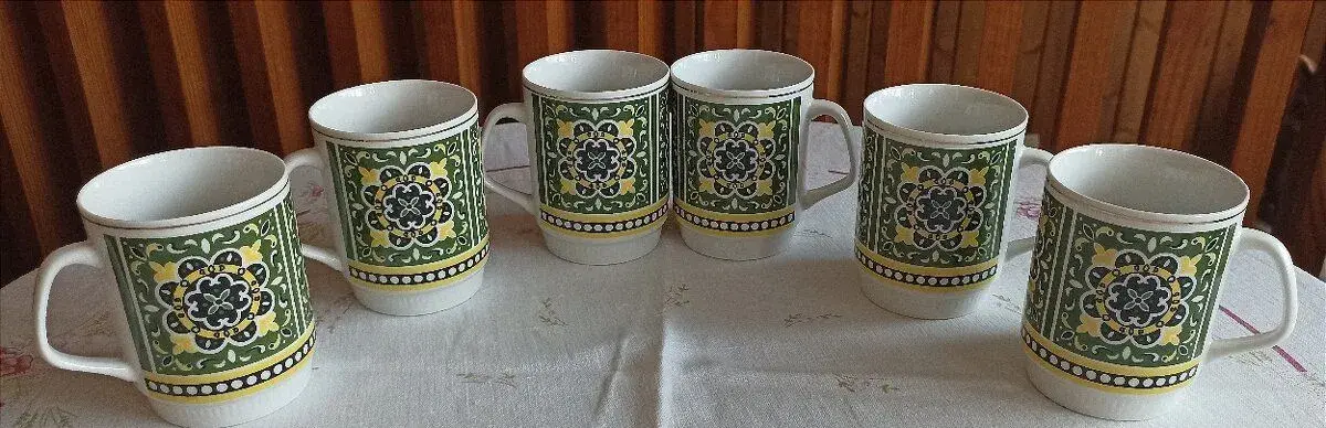 Retro porcelánové hrnčeky so vzorom – Made in China (6 ks)