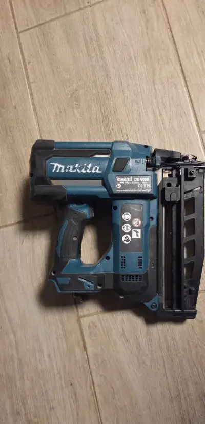 Klincovacka makita
