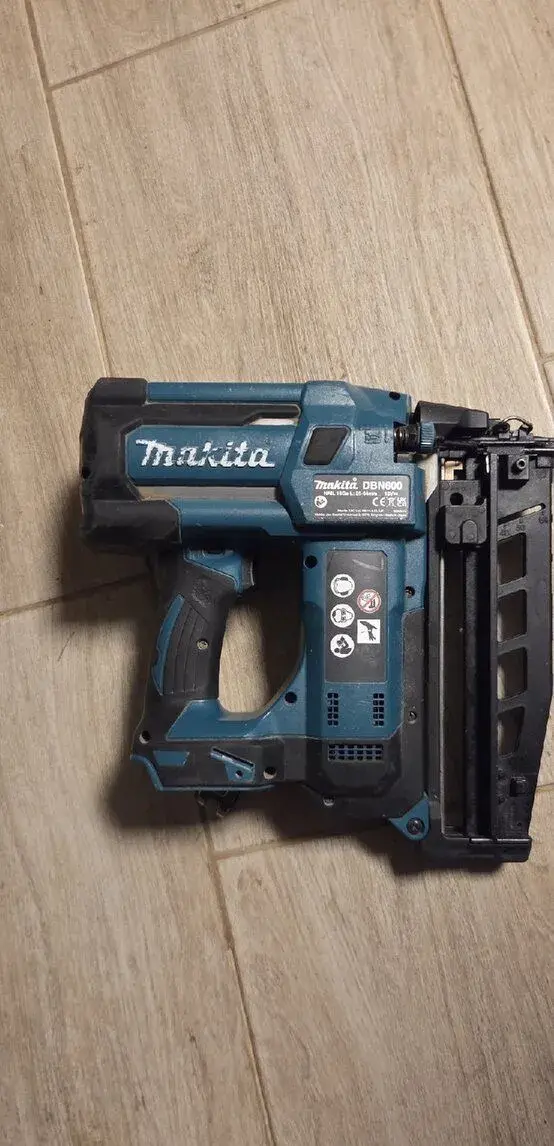 Klincovacka makita