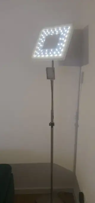 Stojata led lampa.