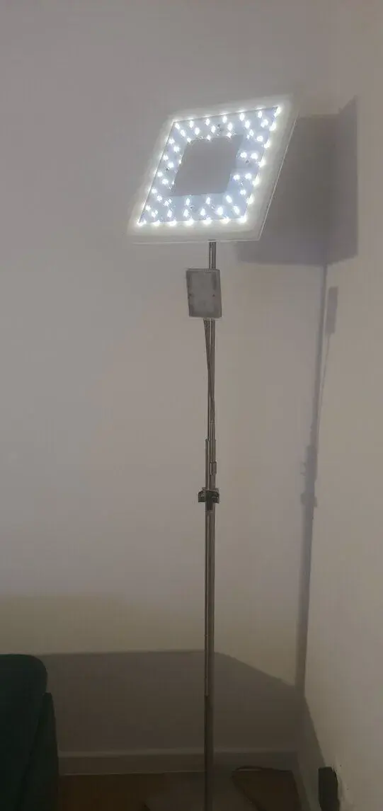 Stojata led lampa.