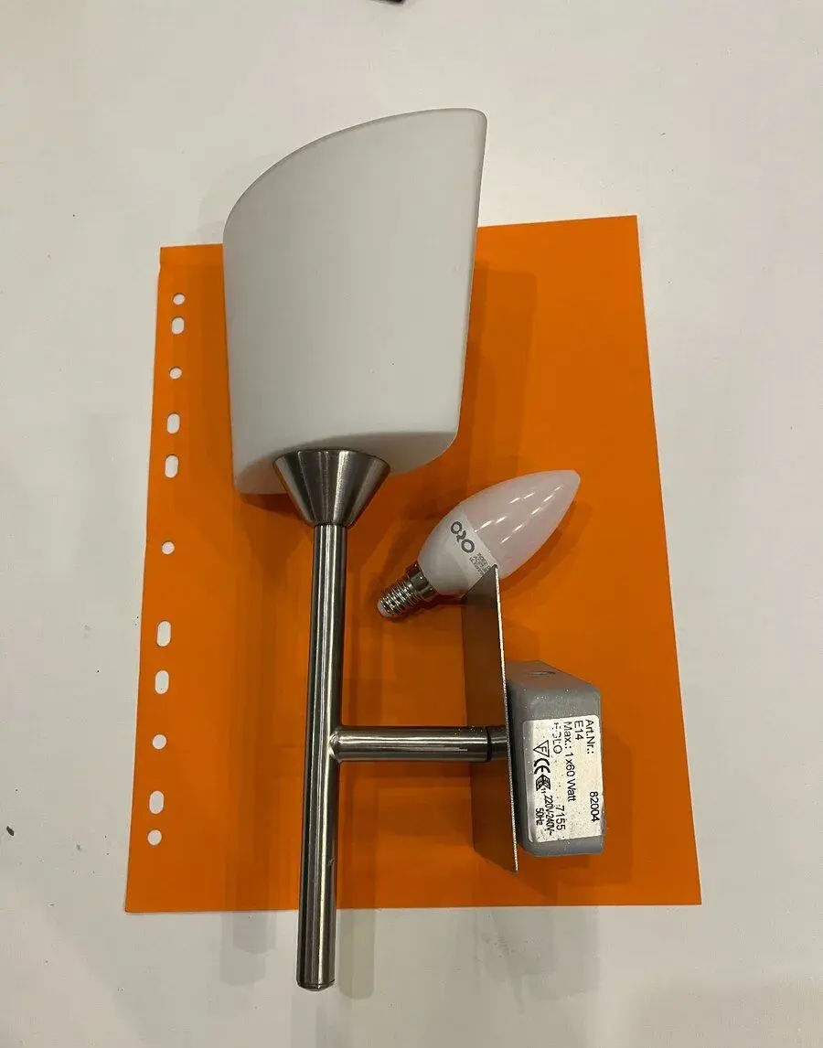 lampy k posteli na stenu