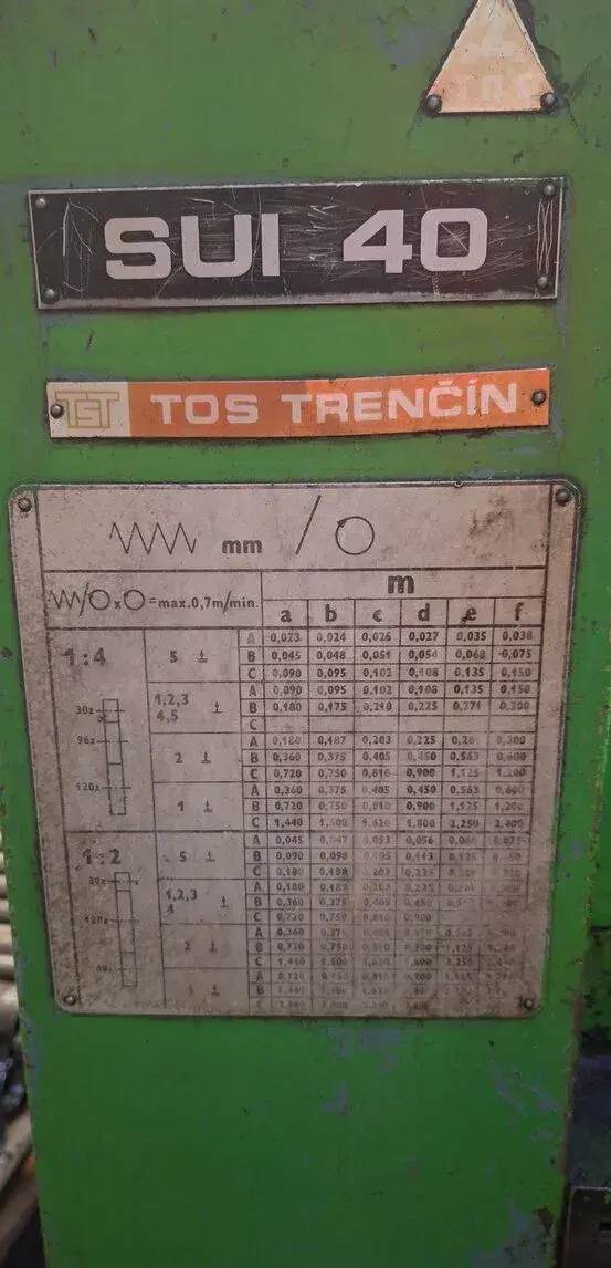 Hrotový sústruh TOS SUI 40 / 2000