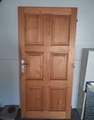Exteriérové dvere s kovaním