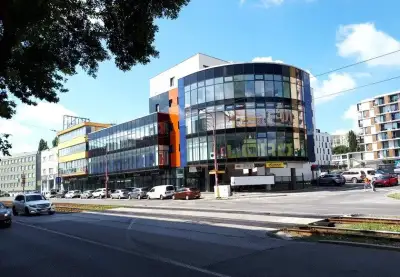 Prenajmeme atypický admin priestor v Bratislave Nové Mesto.