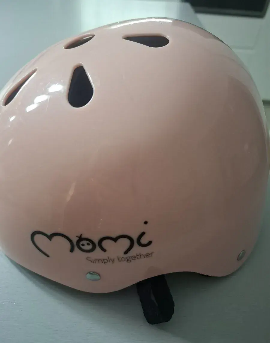 MoMi Mimi rúžová prilba a pomocné kolieska na bicykel