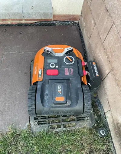 Robotická kosačka Landroid M500
