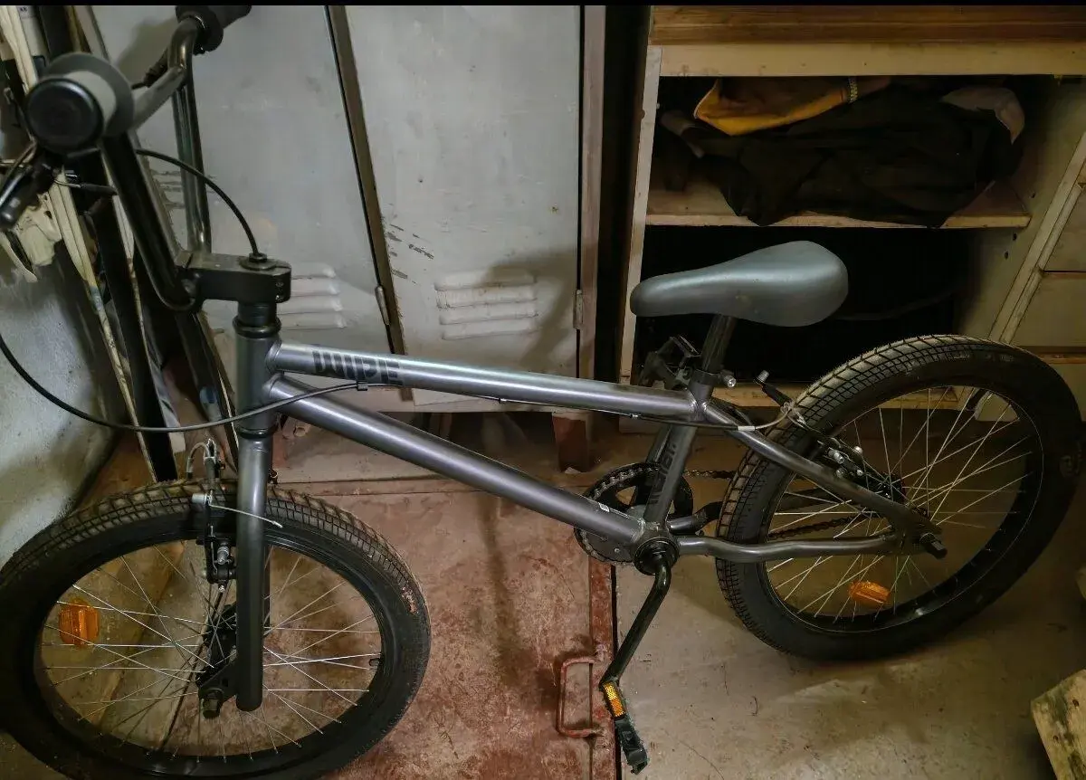 Názov inzerátu: ÚPLNE NOVÝ BMX bicykel B'TWIN Wipe 100 (20