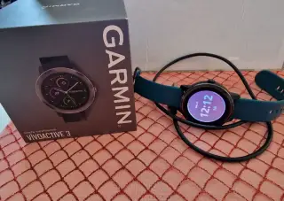 Hodinky Garmin Vivoactive 3. Nosené.