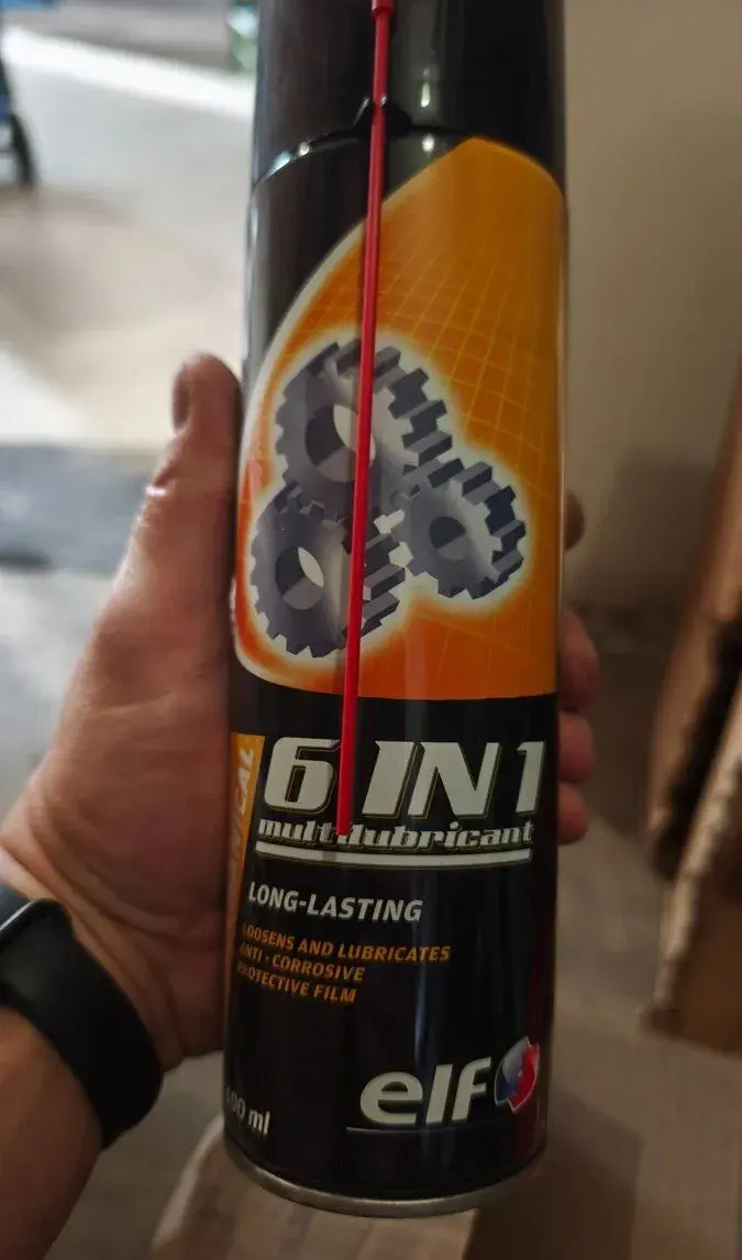 Multi sprej, mazadlo.