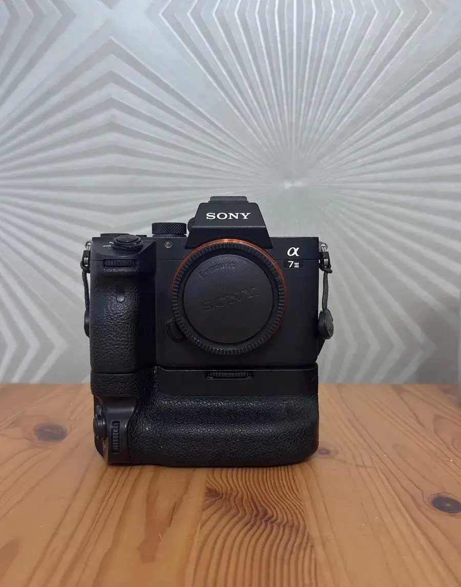 Sony A7 III + Battery Grip + Godox V860II + Godox X1
