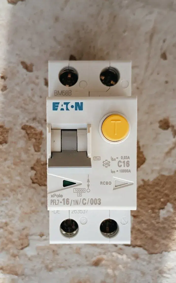 Eaton PFL7 C16/30mA/1p+N prúdový chránič s ističom