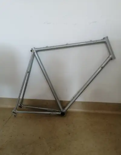 Cestný rám