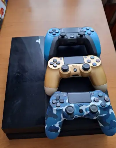 Ps4 ovládače +hry