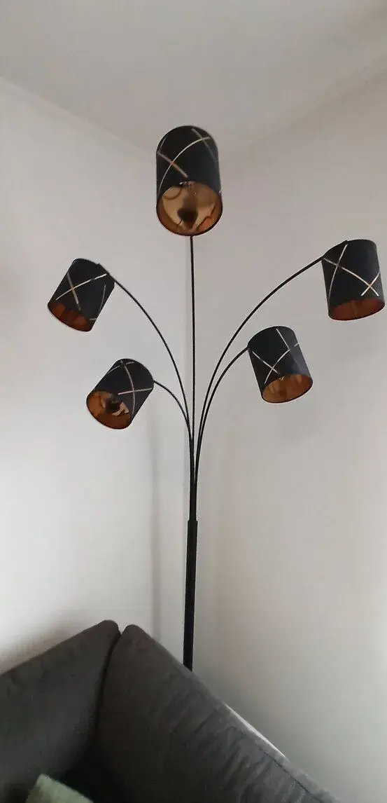 Stojacia lampa