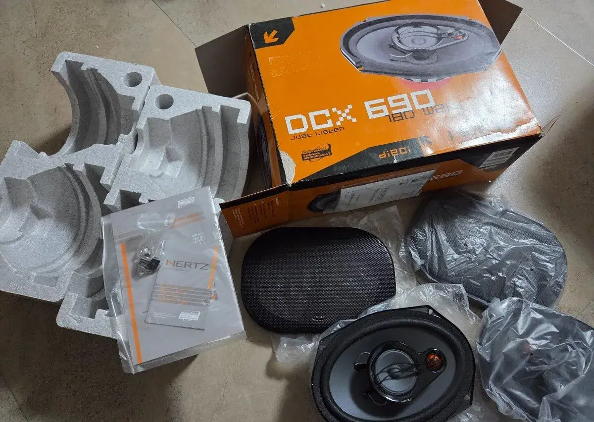 Hertz dcx690 reproduktory