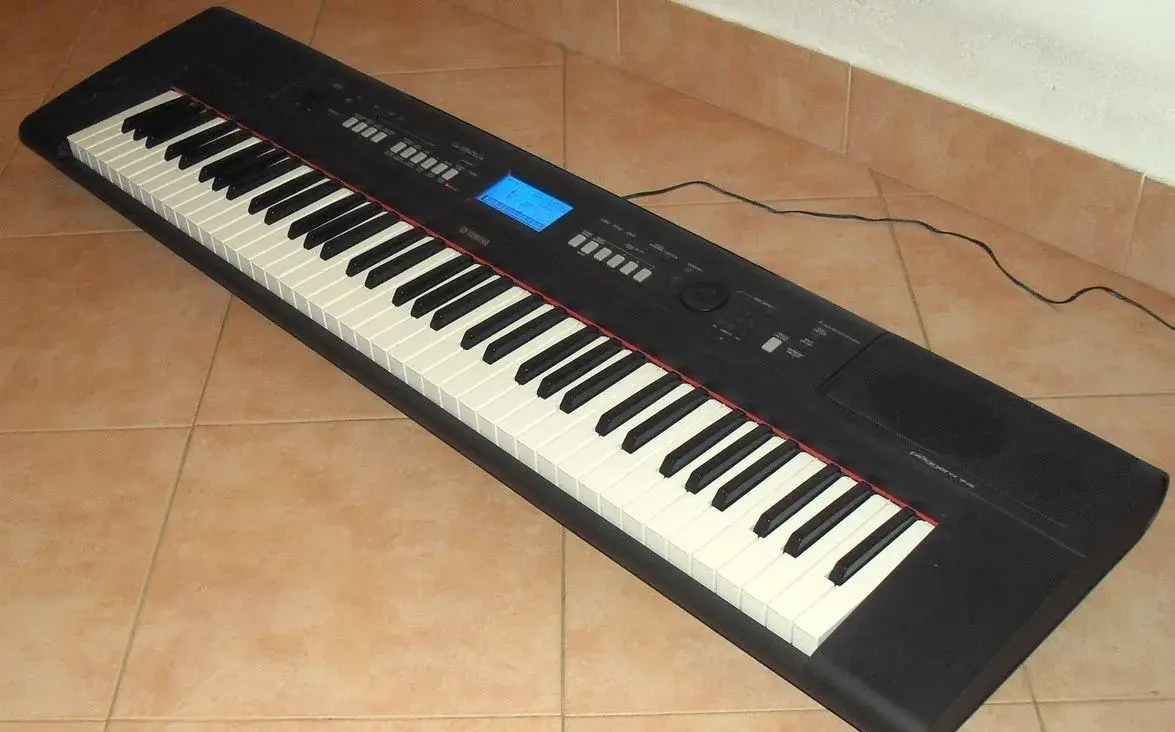 Digitální piano Yamaha Piaggero NP-V60