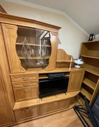 Obývaciu stenu a iný drevený nábytok