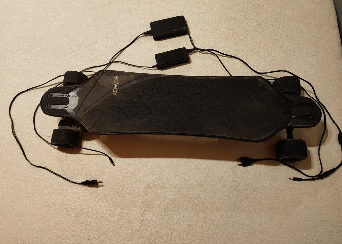 Elektrický longboard Exway Flex Riot + 210W Rýchlonabíjačka