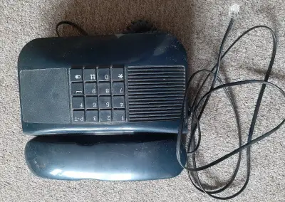 Starsi kablovy telefon Tesla Stropkov