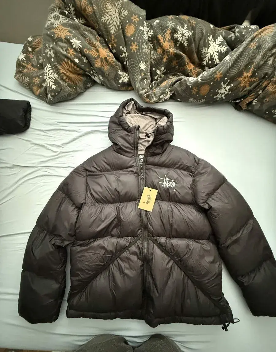 Stüssy Ripstop Down Puffer Jacket v čiernej farbe