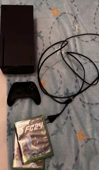 Xbox Series X + 2 hry + originálna krabica
