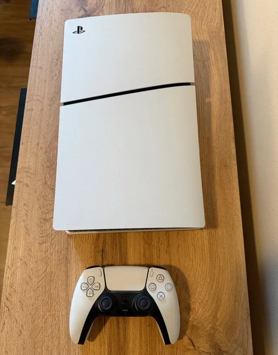 Playstation 5 Slim 825GB- výborný stav