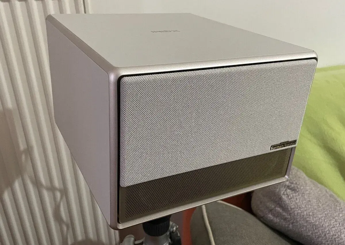Projektor 4K Xgimi Horizon Ultra zo stojanom