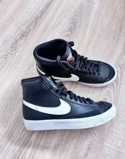 Nove Nike kožené tenisky 36,5- 23,5cm