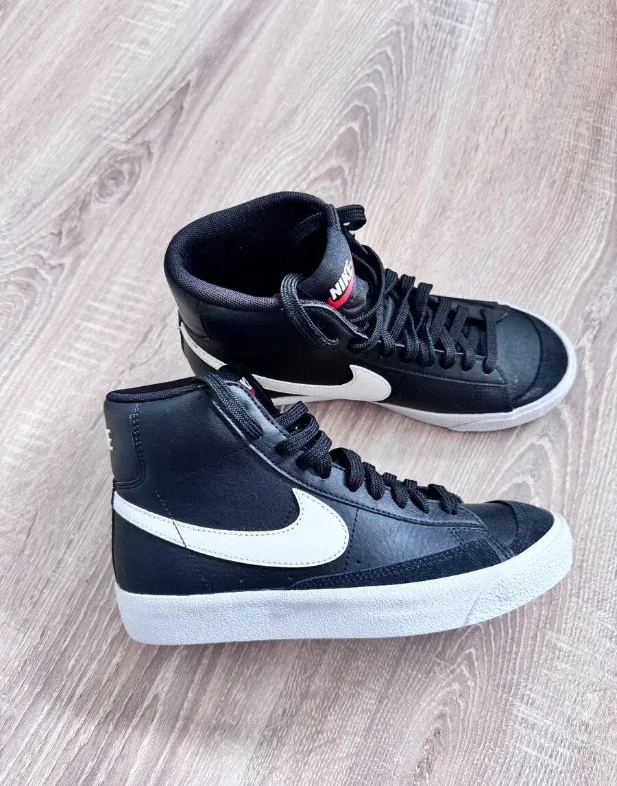 Nove Nike kožené tenisky 36,5- 23,5cm