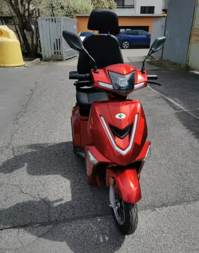 Elektricky trojkolesovy skuter champion