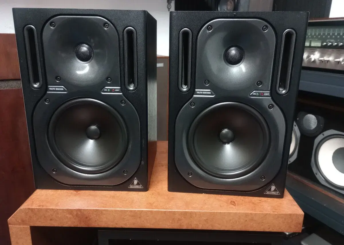Behringer TRUTH B2030A-aktívne štúdiové monitory