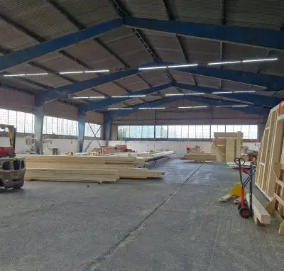 Výrobná hala s technológiou na výrobu montovaných domov